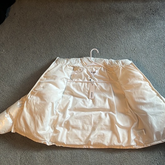 BB Dakota white puffer - Picture 2 of 4